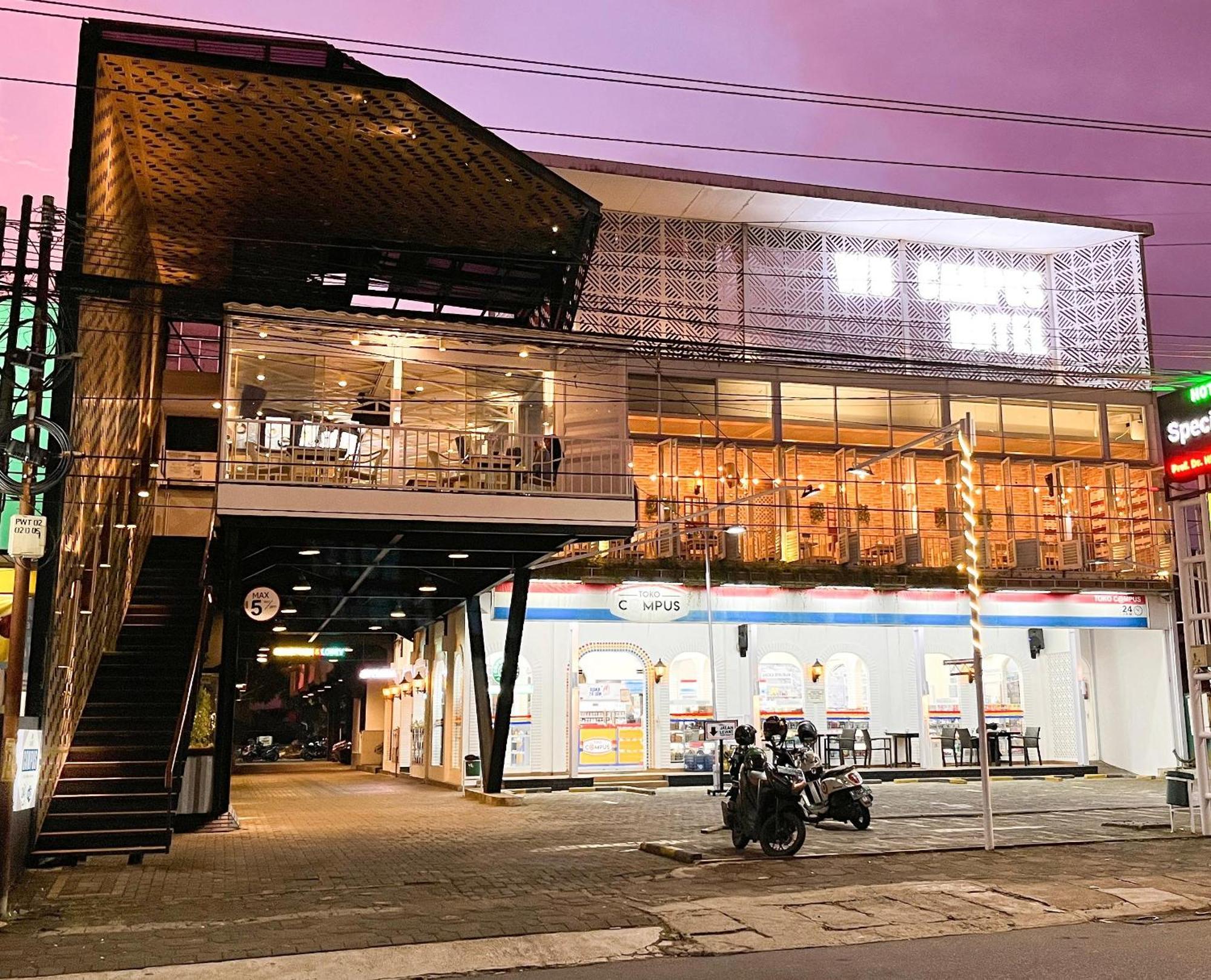 Hotel Wisata Niaga Campus Purwokerto Exterior foto